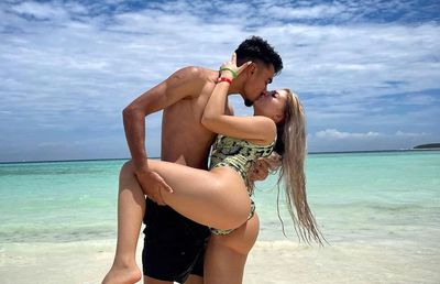 Ea îl ajută pe Baiaram după operație! Cristina a mers la Barcelona pentru a fi alături de iubitul ei