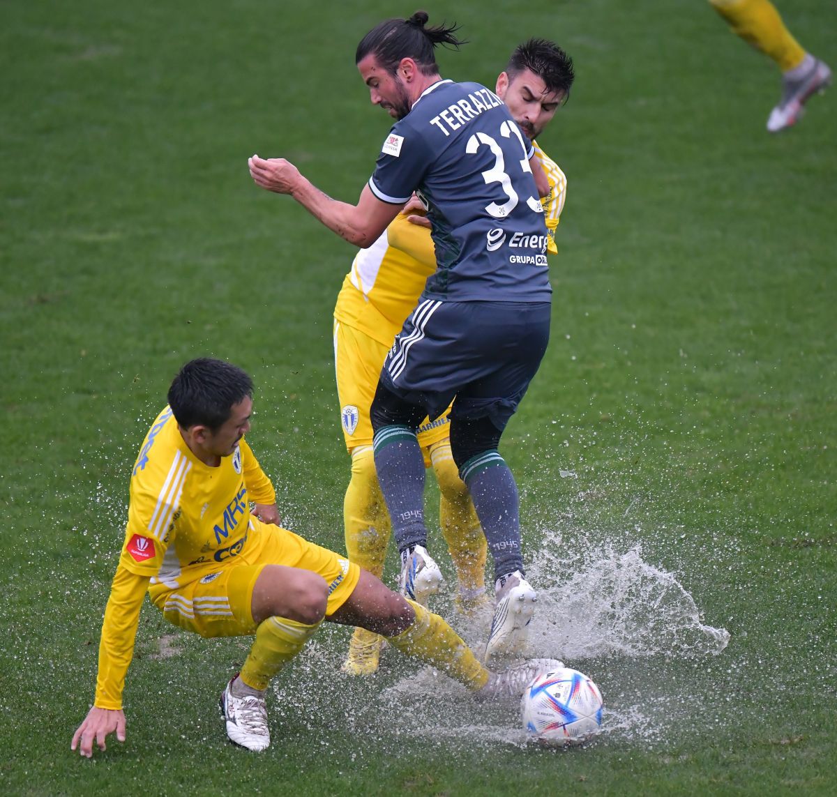 „Găzari” de neoprit! Petrolul a legat a doua victorie consecutivă în Antalya, în ciuda ploii torențiale