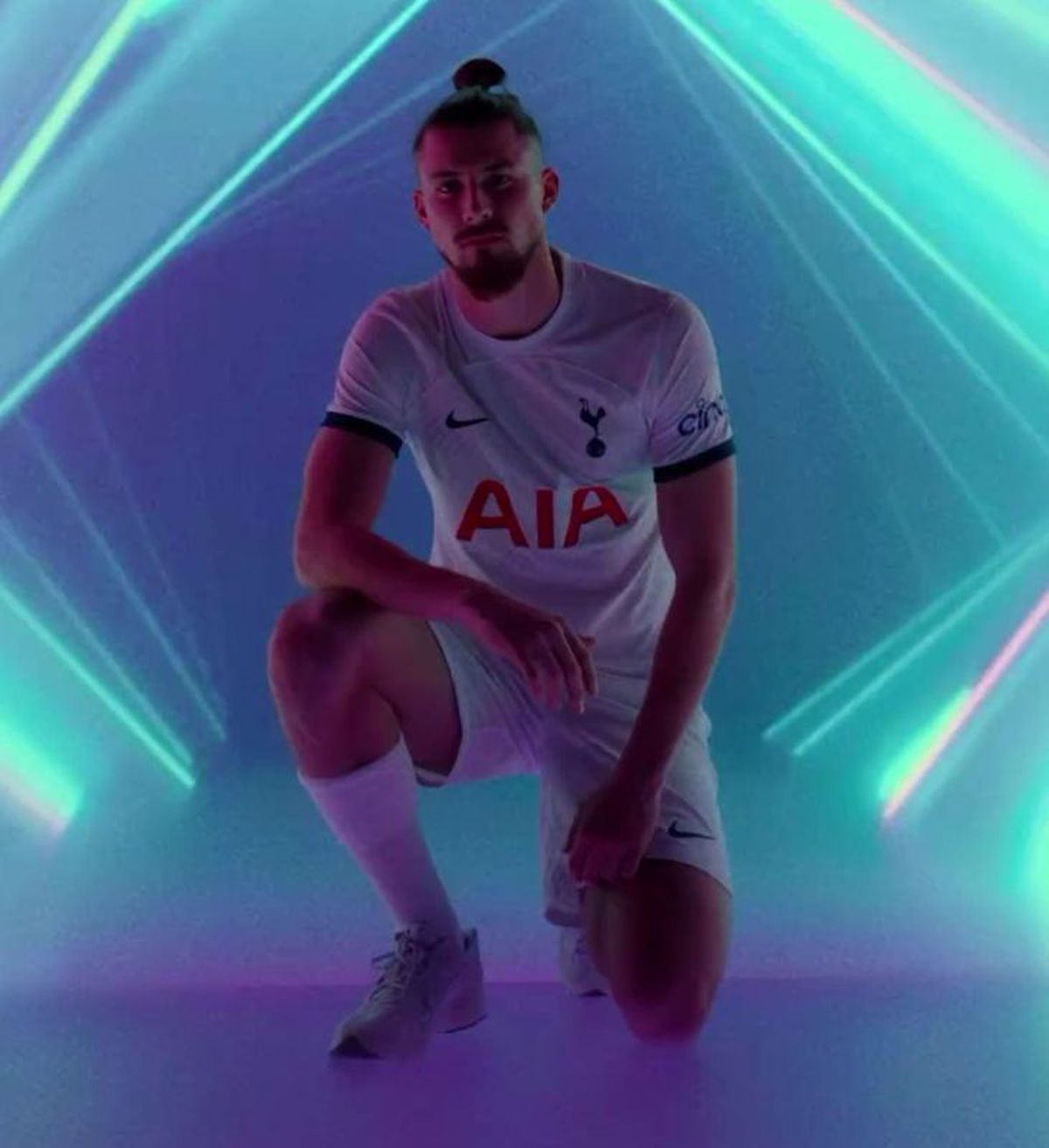 Radu Drăgușin, elogiat de suporterii lui Tottenham după oficializarea transferului: „Paolo Maldini al vremurilor moderne”