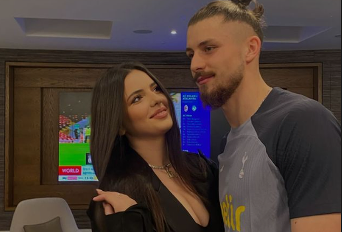 Iubita lui Radu Drăgușin, mesaj de două cuvinte după prezentarea oficială la Tottenham