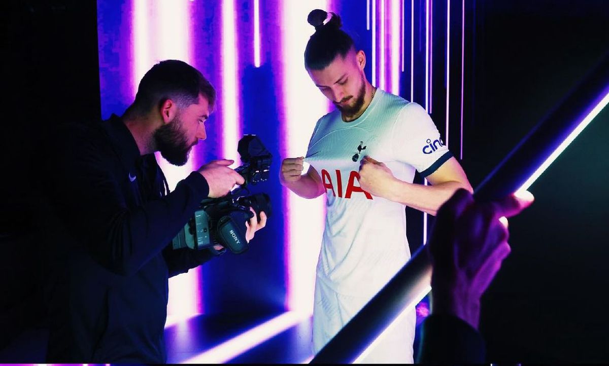 Detaliul remarcat de fanii lui Tottenham la primul antrenament al lui Drăgușin: „Râd de 5 minute”