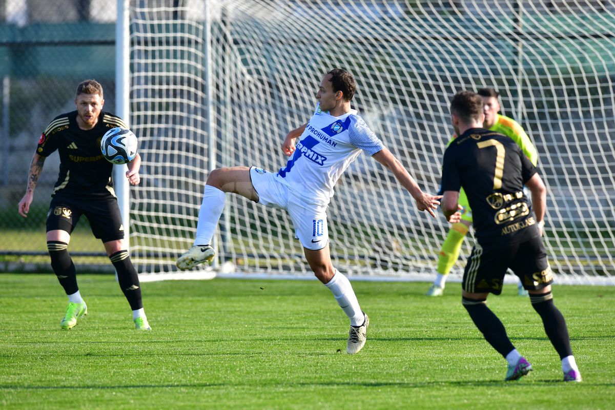 Lucescu a venit să-i vadă pe greii lui Sabău la amicalul lui U Cluj, dar a sclipit un puști de 16 ani, care a și înscris