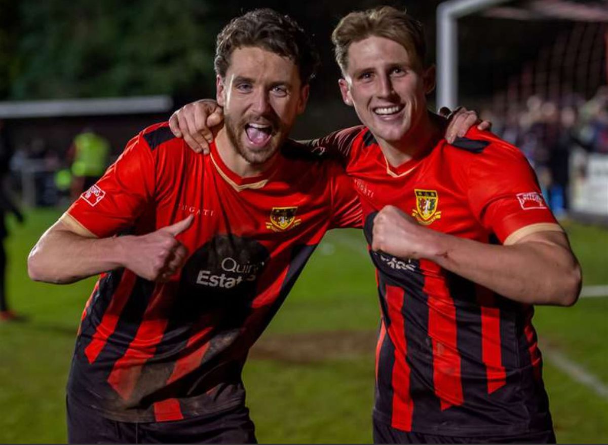 Fotbalistul-electrician a intrat în istoria de 140 de ani a clubului: a reparat nocturna în timpul meciului și și-a salvat echipa de la eliminare