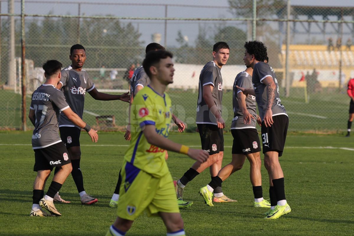 CSKA 1948 - Petrolul: 5 goluri în al doilea amical al echipei lui Mutu » Contribuție la debut pentru vârful din Turcia