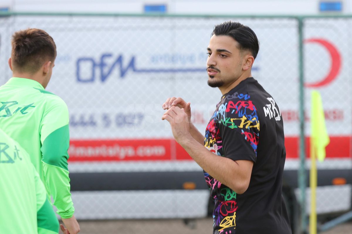 CSKA 1948 - Petrolul: 5 goluri în al doilea amical al echipei lui Mutu » Contribuție la debut pentru vârful din Turcia