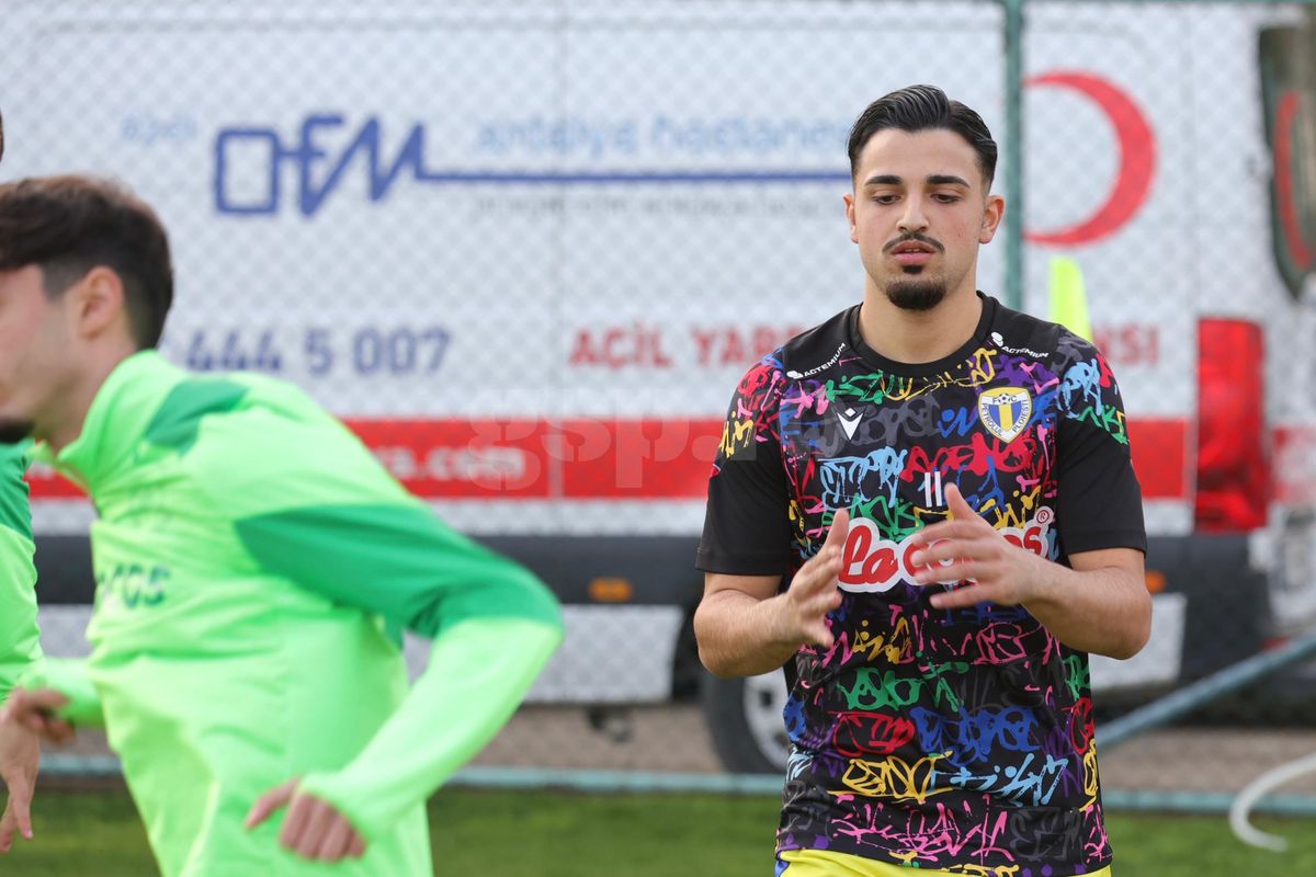 CSKA 1948 - Petrolul: 5 goluri în al doilea amical al echipei lui Mutu » Contribuție la debut pentru vârful din Turcia