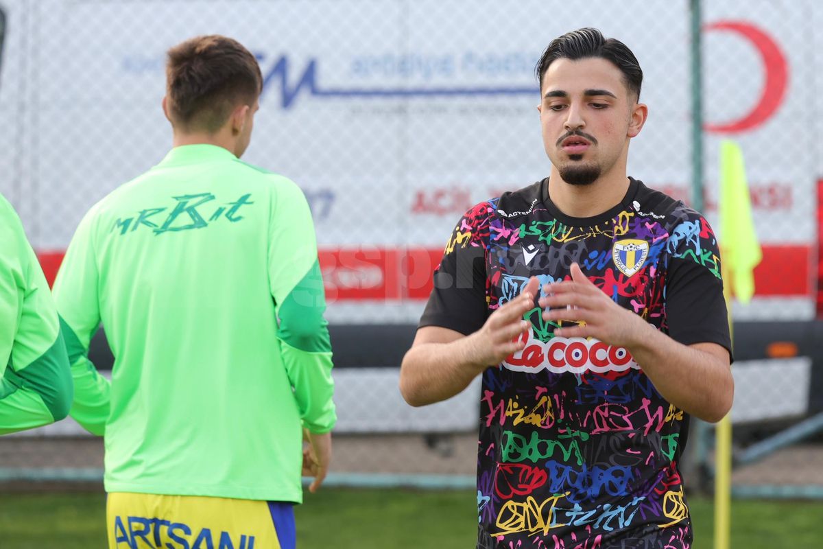 CSKA 1948 - Petrolul: 5 goluri în al doilea amical al echipei lui Mutu » Contribuție la debut pentru vârful din Turcia