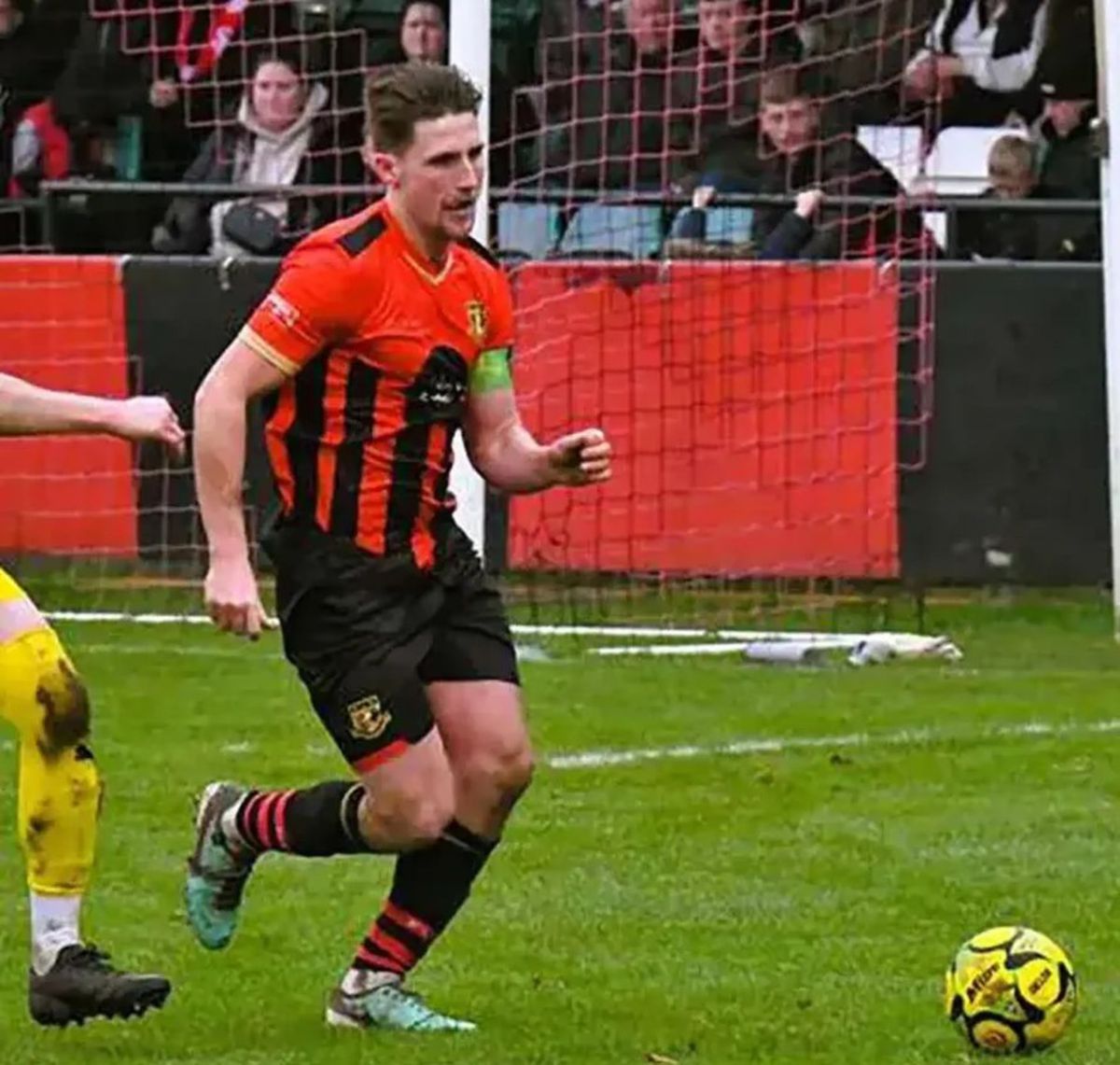 Fotbalistul-electrician a intrat în istoria de 140 de ani a clubului: a reparat nocturna în timpul meciului și și-a salvat echipa de la eliminare