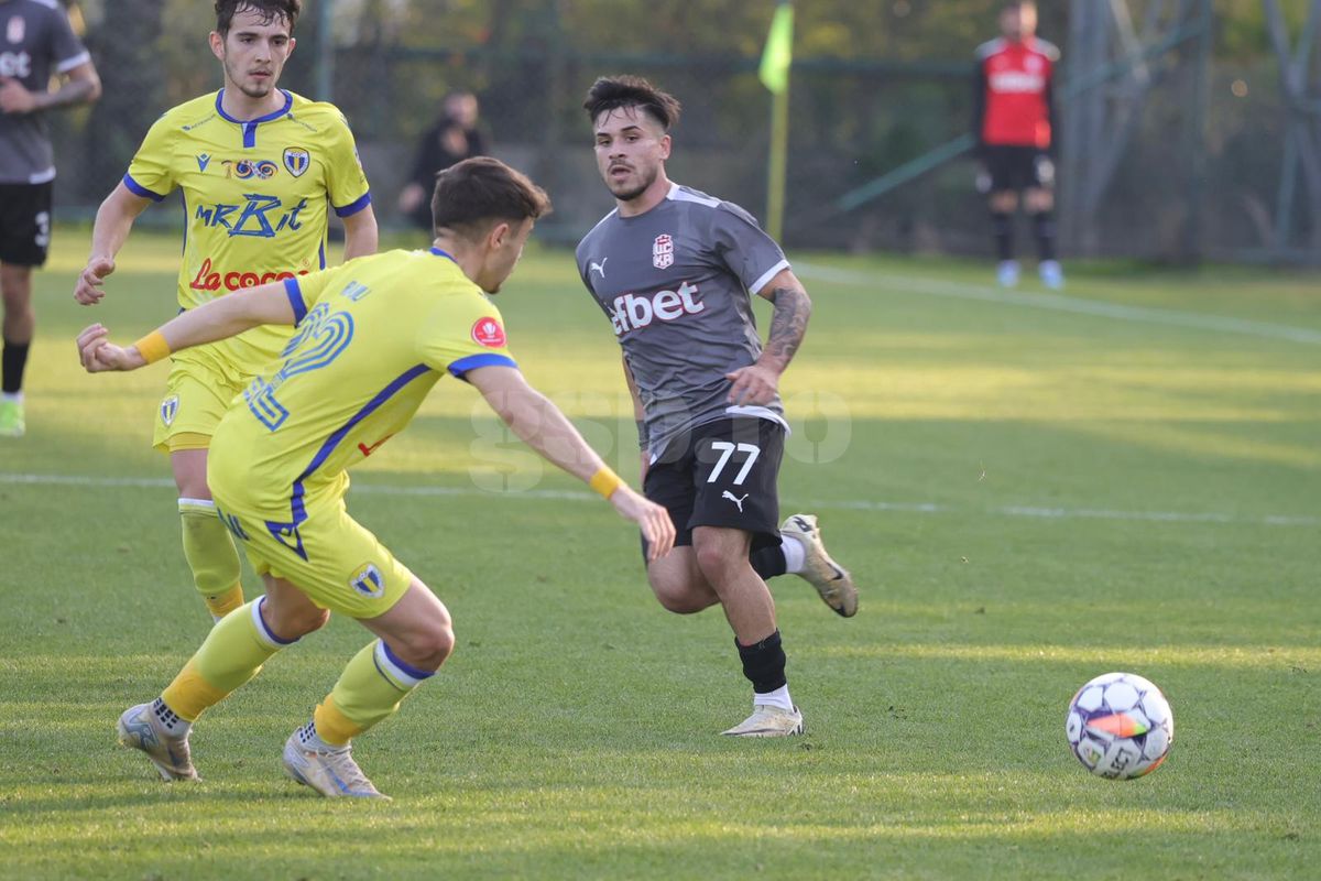 CSKA 1948 - Petrolul: 5 goluri în al doilea amical al echipei lui Mutu » Contribuție la debut pentru vârful din Turcia