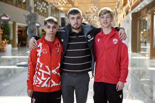 Antonio Cristea (stânga) și Eduard Ilincaș (dreapta) au sosit în cantonamentul lui Dinamo din Antalya