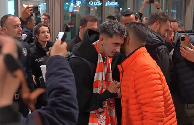 Nebunie la sosirea lui Andrei Ivan în Turcia! » S-au strâns pe aeroport și l-au primit ca pe un împărat