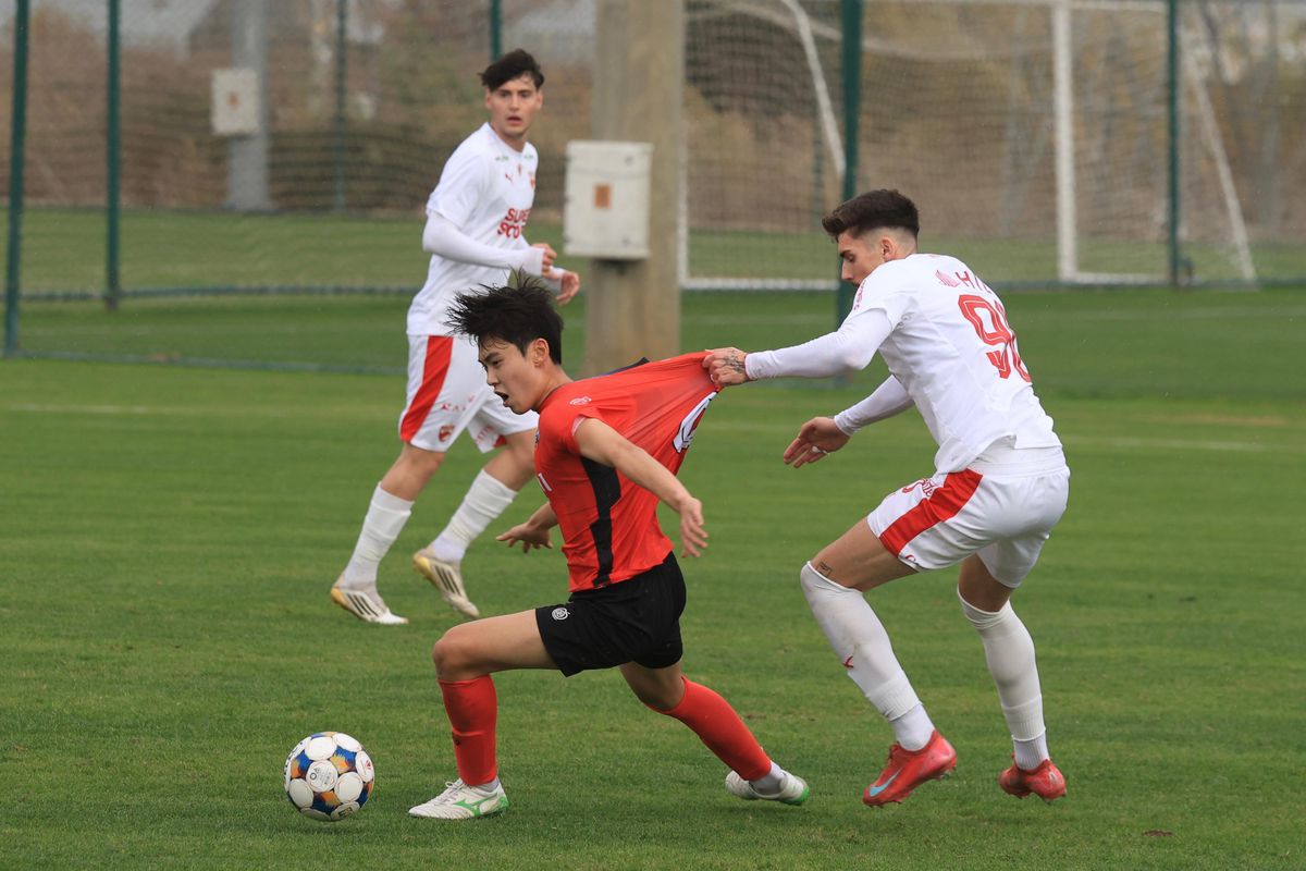 Dinamo - Gangwon, amical în Antalya