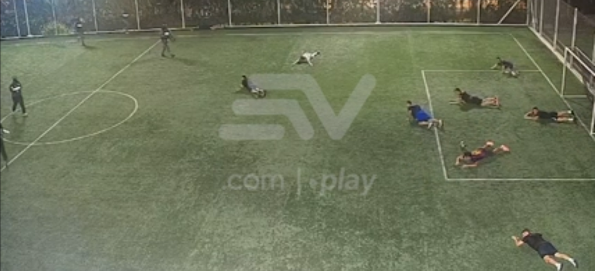 Execuție în stil mafiot, chiar pe terenul de fotbal » Trei oameni împușcați mortal! Atenție, imagini cu puternic impact emoțional