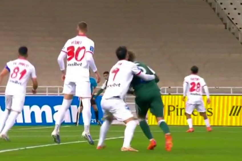 GALERIE FOTO Andrei Ivan, start de meci groaznic în Grecia » Ce a făcut în secunda 30