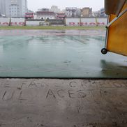 Mesajul de pe tunel, inscripționat în ciment. Foto: Andrei Furnigă, GSP
