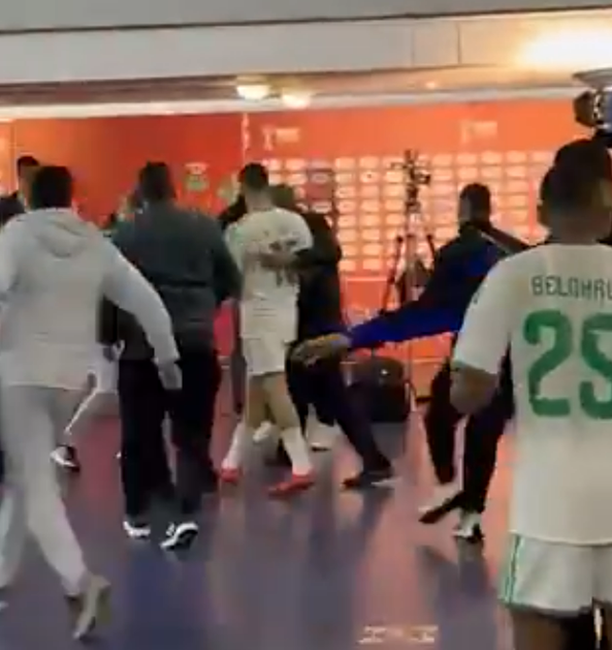 Fiul lui Zinedine Zidane, implicat într-o bătaie » Algeria acuză arbitrajul de la Cupa Africii