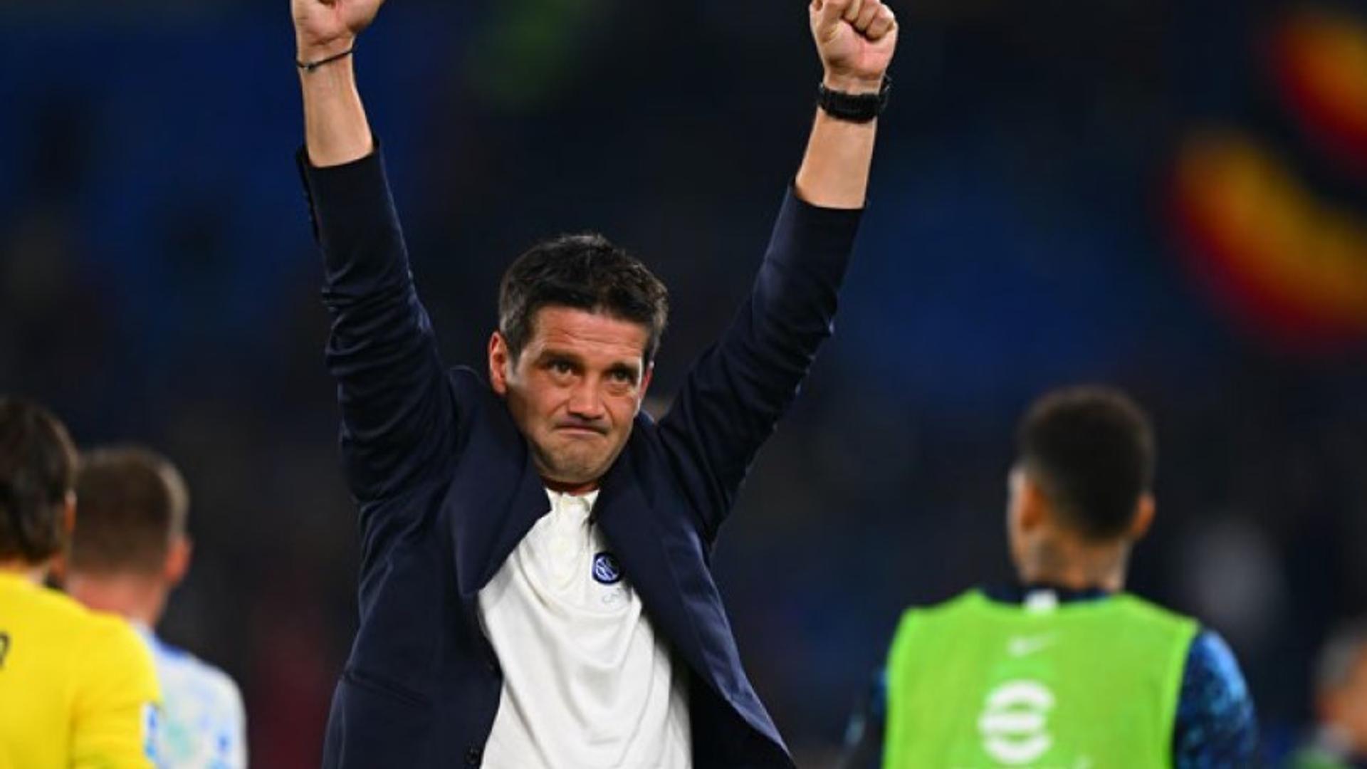 Cristi Chivu analizând clasamentul fotbal Serie A cu grafic al evoluției Inter și poziția în clasament fotbal sub conducerea sa. | sursa foto: Gazeta Sporturilor