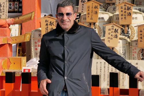 Luis Figo, ca Ianis Hagi! » Cât costă ochelarii fostului internațional portughez