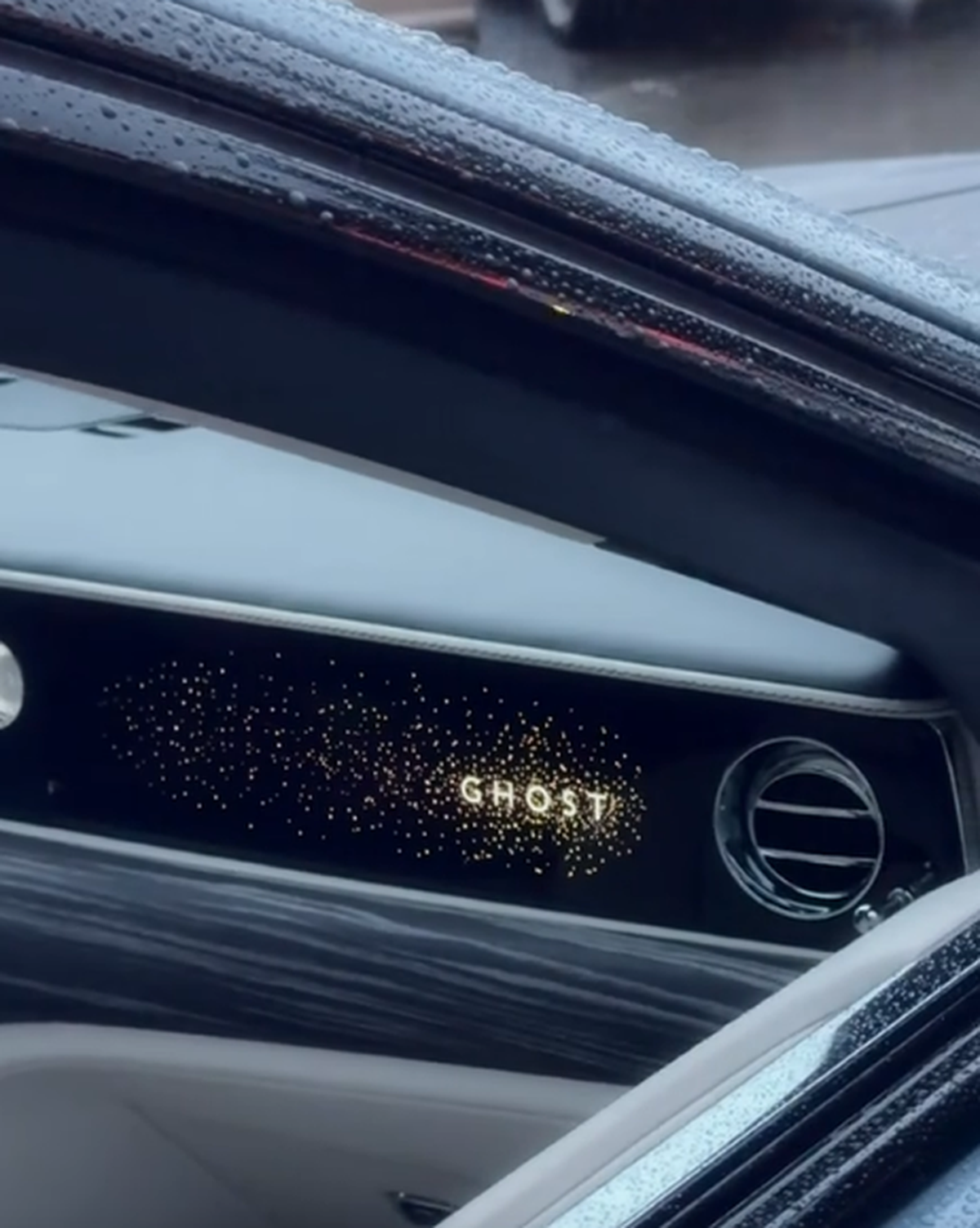 Adrian Mititelu junior, surprins pe străzi cu „bijuteria” de 400.000 de euro » Și-a „tunat” mașina de lux