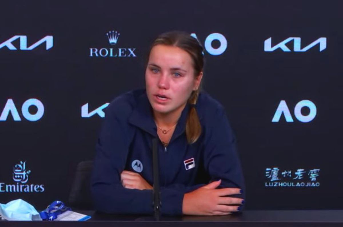 VIDEO Campioana en-titre a fost eliminată de la Australian Open și a apărut plânsă la conferință: „Mai pot rămâne la acest nivel?”