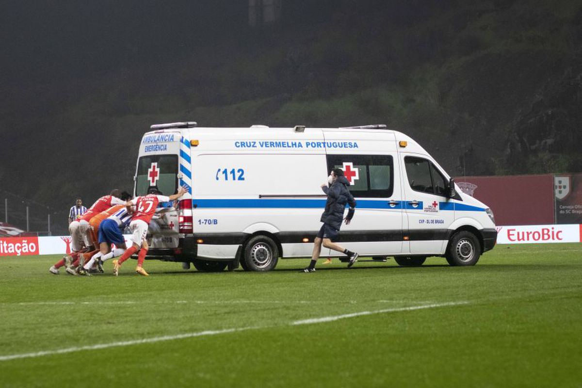 VIDEO+FOTO Scene incredibile pe teren la meciul lui FC Porto, după o accidentare gravă!