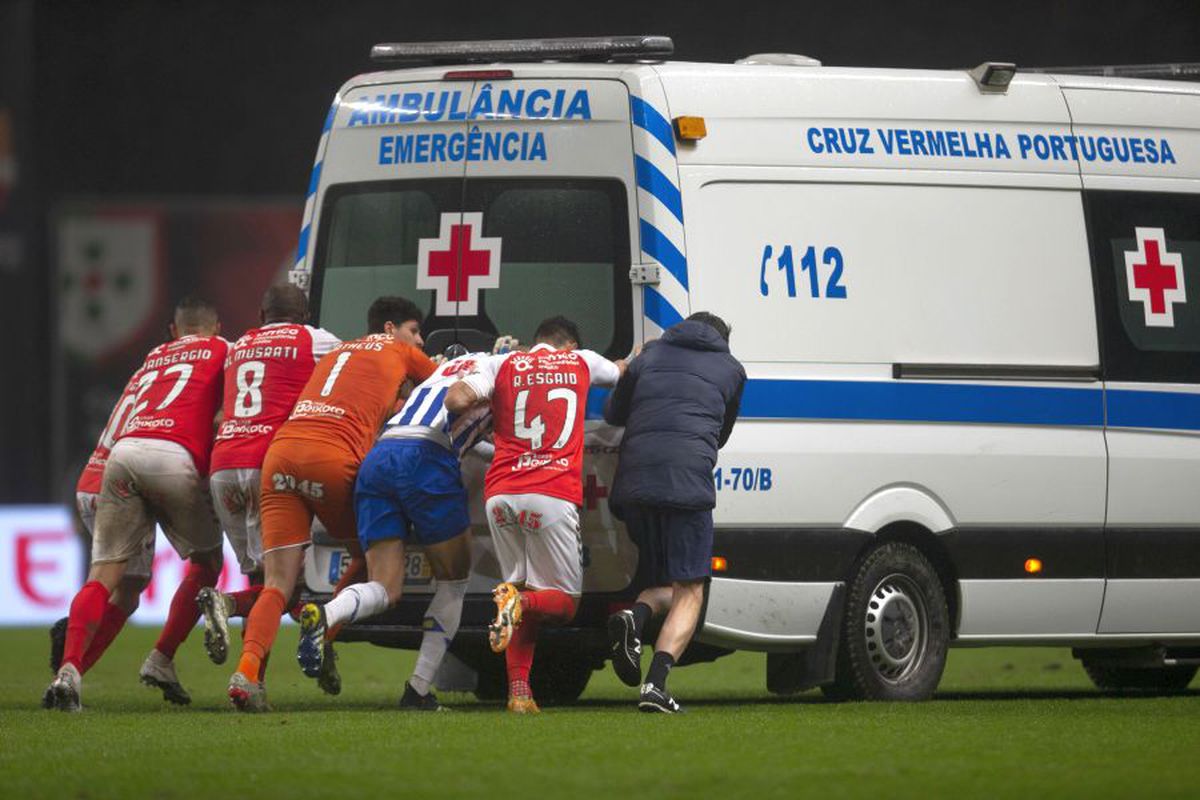 VIDEO+FOTO Scene incredibile pe teren la meciul lui FC Porto, după o accidentare gravă!