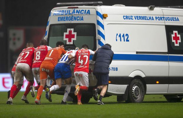 VIDEO+FOTO Scene incredibile pe teren la meciul lui FC Porto, după o accidentare gravă!