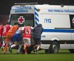 Ambulanța, împinsă de pe teren în Braga - FC Porto // foto: Imago