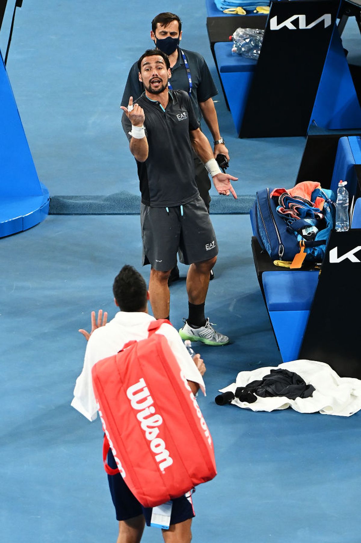 FOTO Aproape să se încaiere pe teren, după cel mai dramatic meci de la Australian Open: „De ce mă calci pe nervi?!”