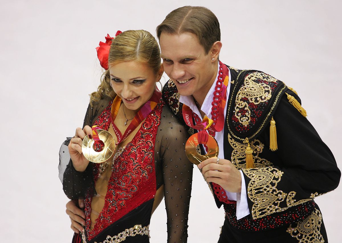 Medicii i-au amputat picioarele maestrului Roman Kostomarov, campion olimpic la patinaj artistic: „Acum ne luptăm să-i salvăm mâinile”