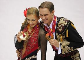 Medicii i-au amputat picioarele maestrului Roman Kostomarov, campion olimpic la patinaj artistic: „Acum ne luptăm să-i salvăm mâinile”
