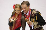 Medicii i-au amputat picioarele maestrului Roman Kostomarov, campion olimpic la patinaj artistic: „Acum ne luptăm să-i salvăm mâinile”