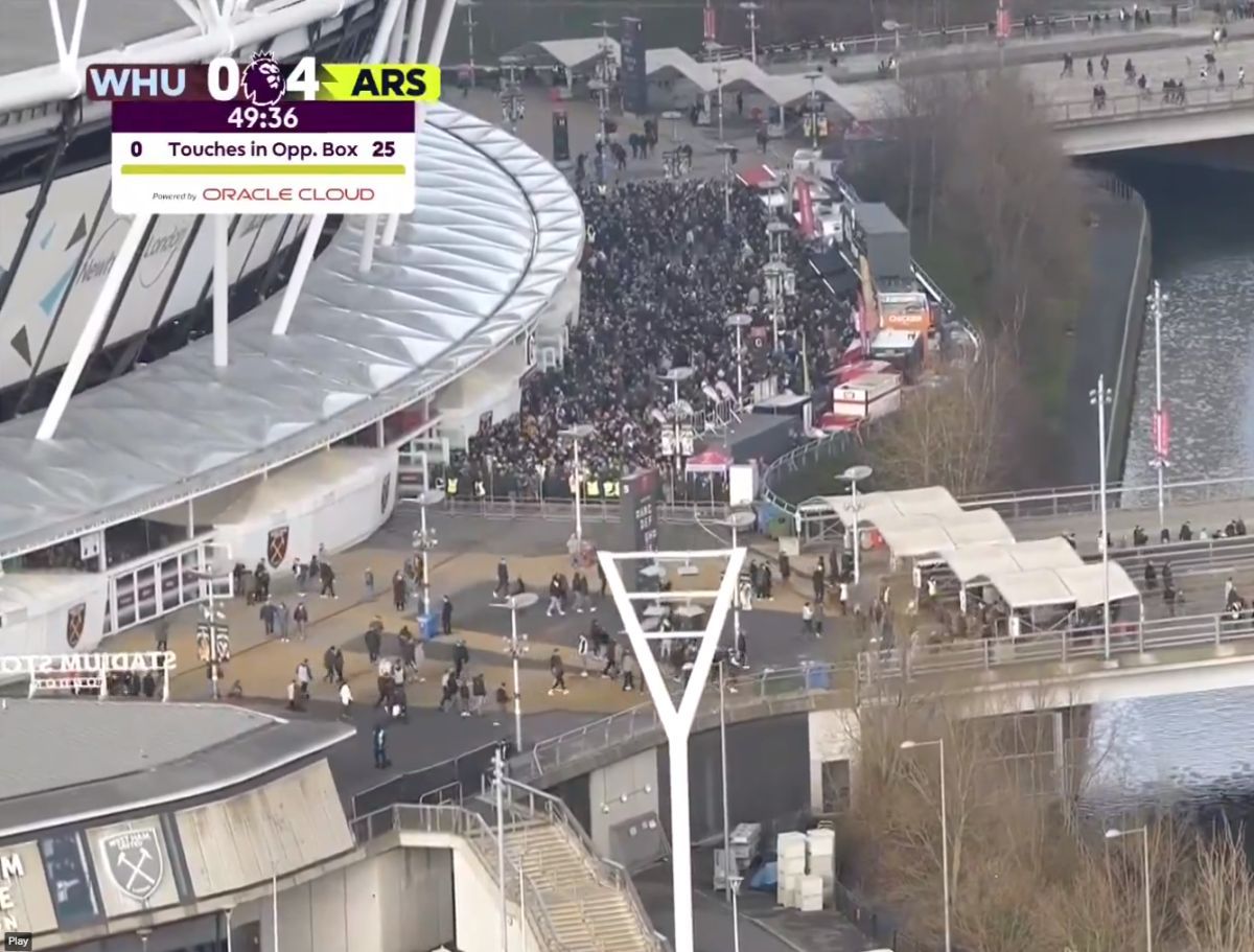 N-au suportat umilința din derby-ul londonez! Mii de spectatori au plecat de pe stadion în timpul primei reprize