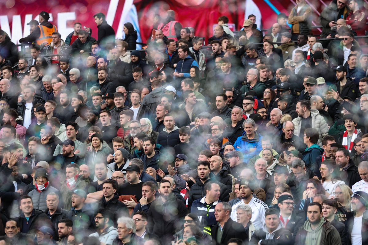 N-au suportat umilința din derby-ul londonez! Mii de spectatori au plecat de pe stadion în timpul primei reprize