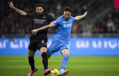 AC Milan trece de Napoli și rămâne în „coasta” lui Juve