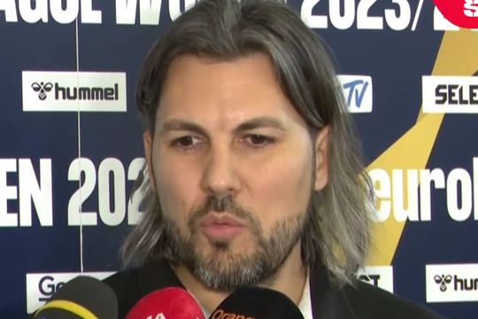 Adrian Vasile și-a felicitat handbalistele, după victoria CSM-ului în fața lui Bietigheim, scor 31-28, într-un meci din etapa a 13-a din Grupa A a Ligii Campionilor.