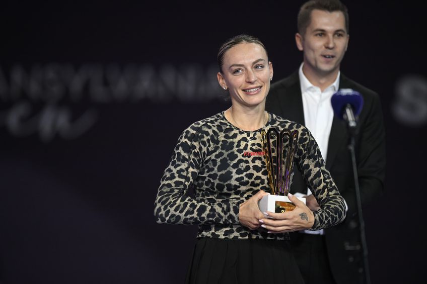 Ana Bogdan cu trofeul pentru învinsa din finală FOTO Raed Krishan