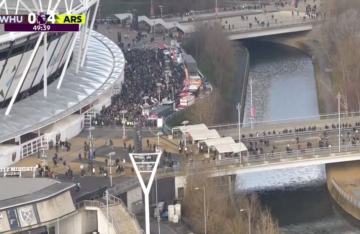N-au suportat umilința din derby-ul londonez! Mii de spectatori au plecat de pe stadion în timpul primei reprize