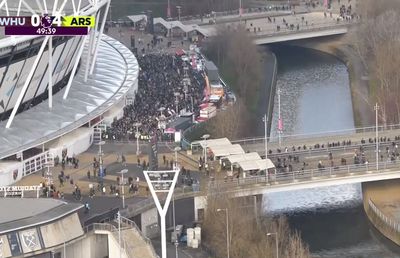 N-au suportat umilința din derby-ul londonez! Mii de spectatori au plecat de pe stadion în timpul primei reprize