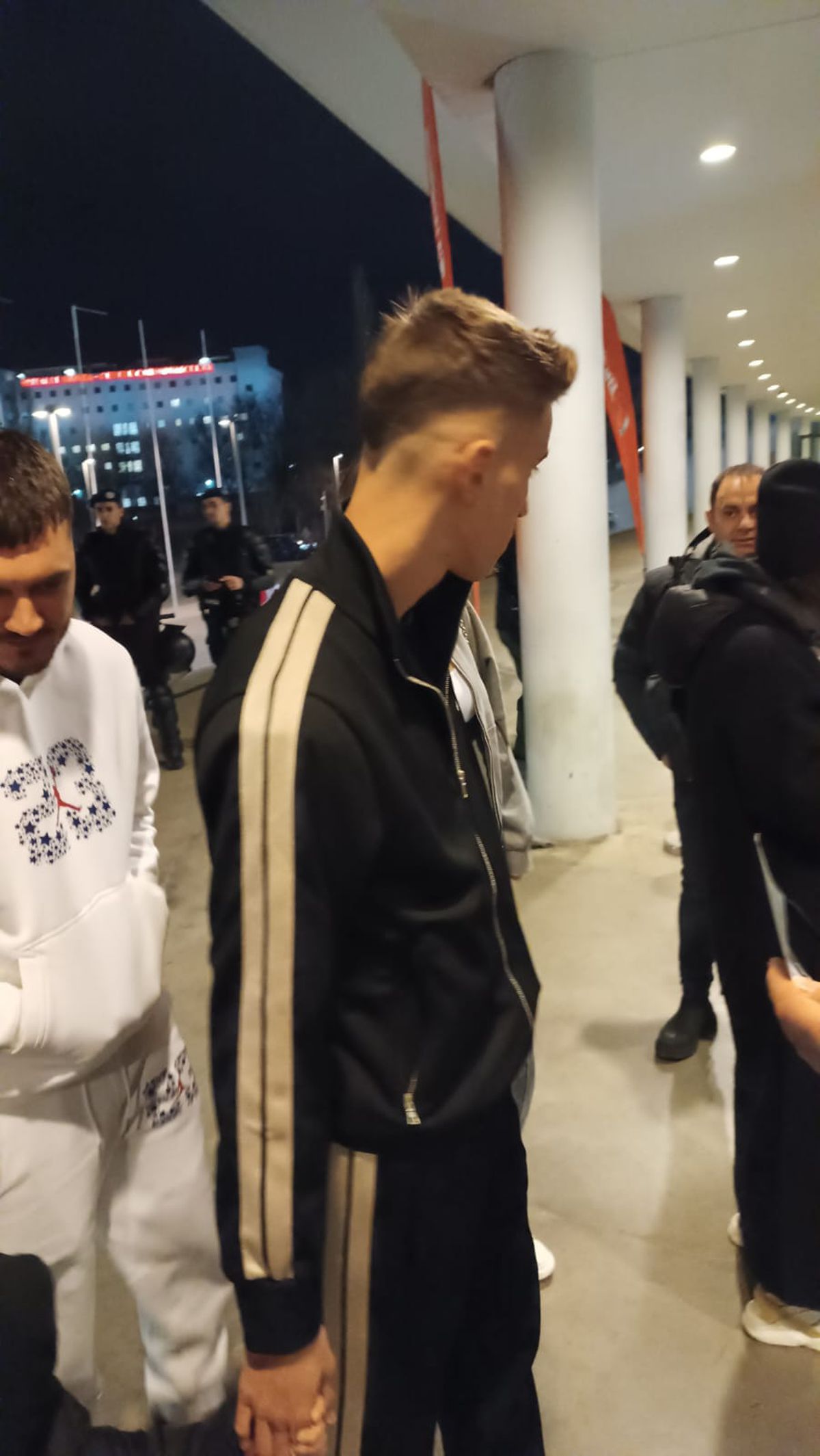 Tavi Popescu, apariție inedită în vacanță » Și-a acoperit corpul de tatuaje + Are un nou look