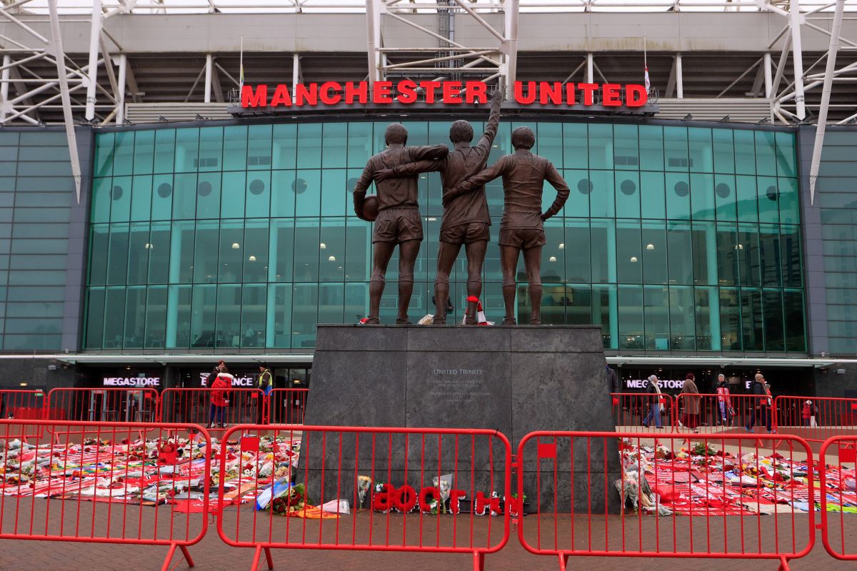 Denis Law, comemorat de fanii Manchester United