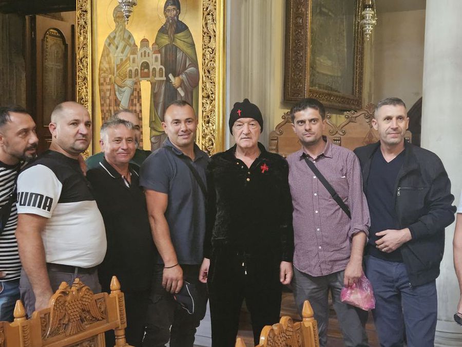 Gigi Becali printre români la descinderea din toamnă la Salonic Foto: Eduard Apostol Fără patroni la PAOK - FCSB » De ce temutul oligarh Ivan Savvidis stă departe de acest meci