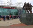 Mii de suporteri ai lui Manchester United s-au adunat pe „Old Trafford” pentru a-i aduce un omagiu lui Denis Law