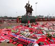 Mii de suporteri ai lui Manchester United s-au adunat pe „Old Trafford” pentru a-i aduce un omagiu lui Denis Law