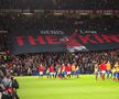 Mii de suporteri ai lui Manchester United s-au adunat pe „Old Trafford” pentru a-i aduce un omagiu lui Denis Law