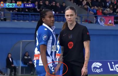 Scandalos! Fotbalista Barcelonei a atins adversara cu mâna între picioare, apoi i-a pus o întrebare șocantă!