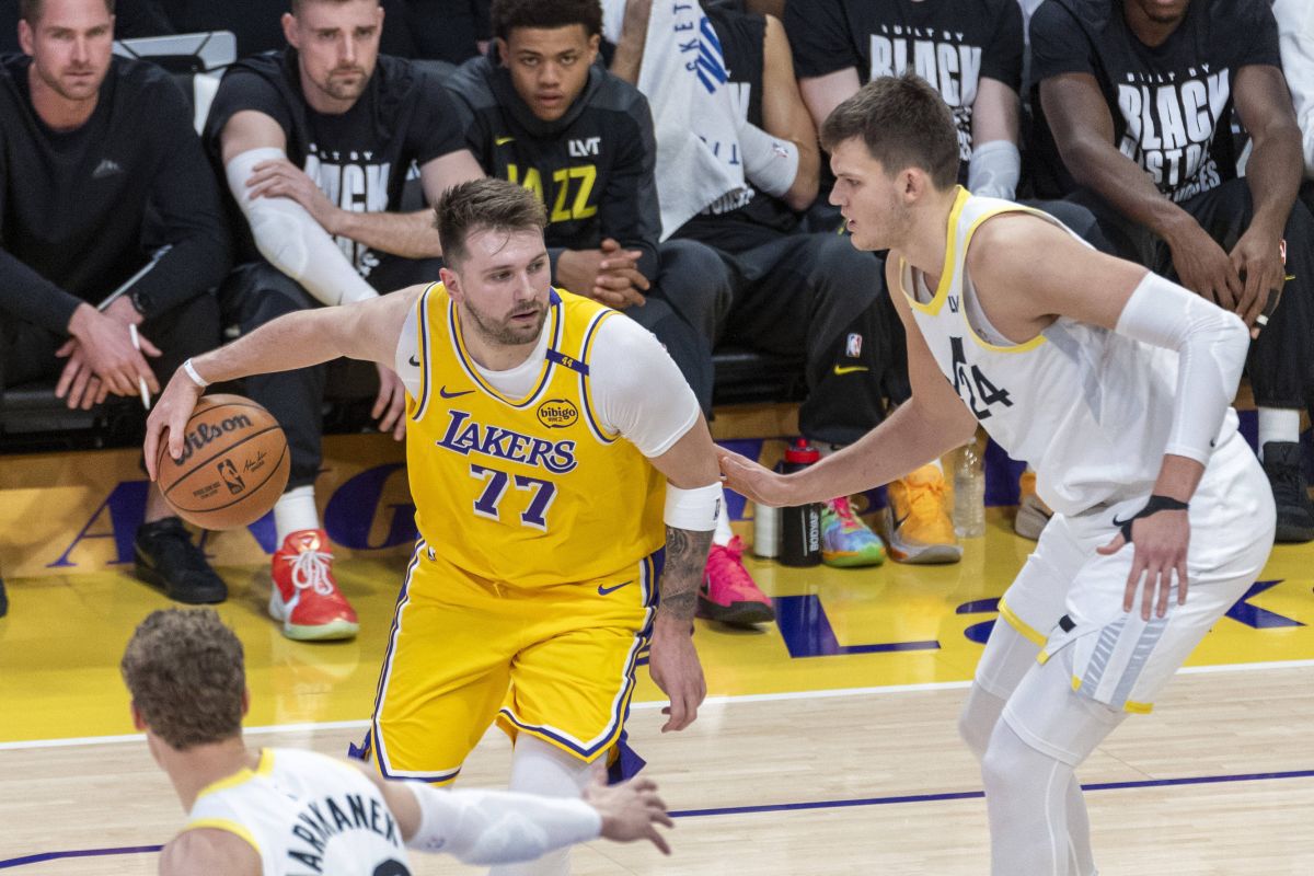 Luka Doncic a debutat fantastic la Los Angeles Lakers și l-a obligat pe LeBron să asculte hitul momentului în Serbia: „Am o singură viață”