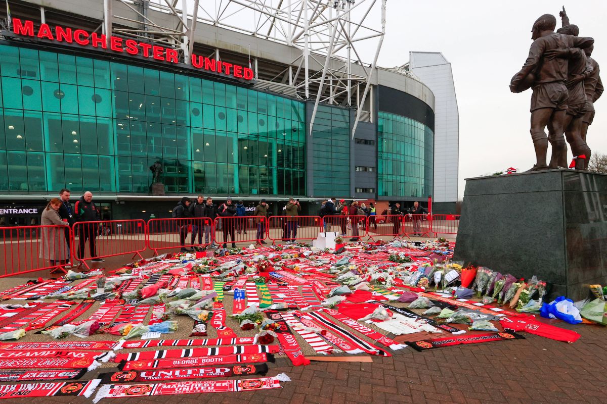 Denis Law, comemorat de fanii Manchester United