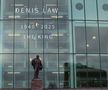 Denis Law, comemorat de fanii Manchester United