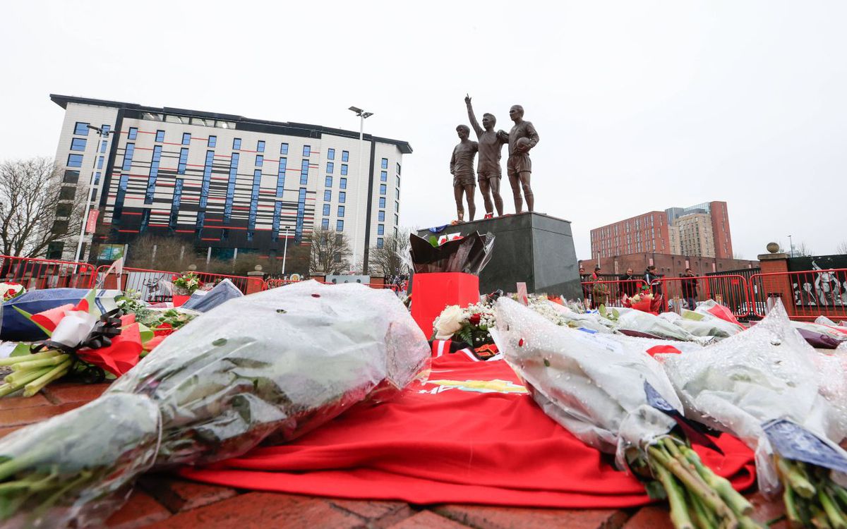 Denis Law, comemorat de fanii Manchester United